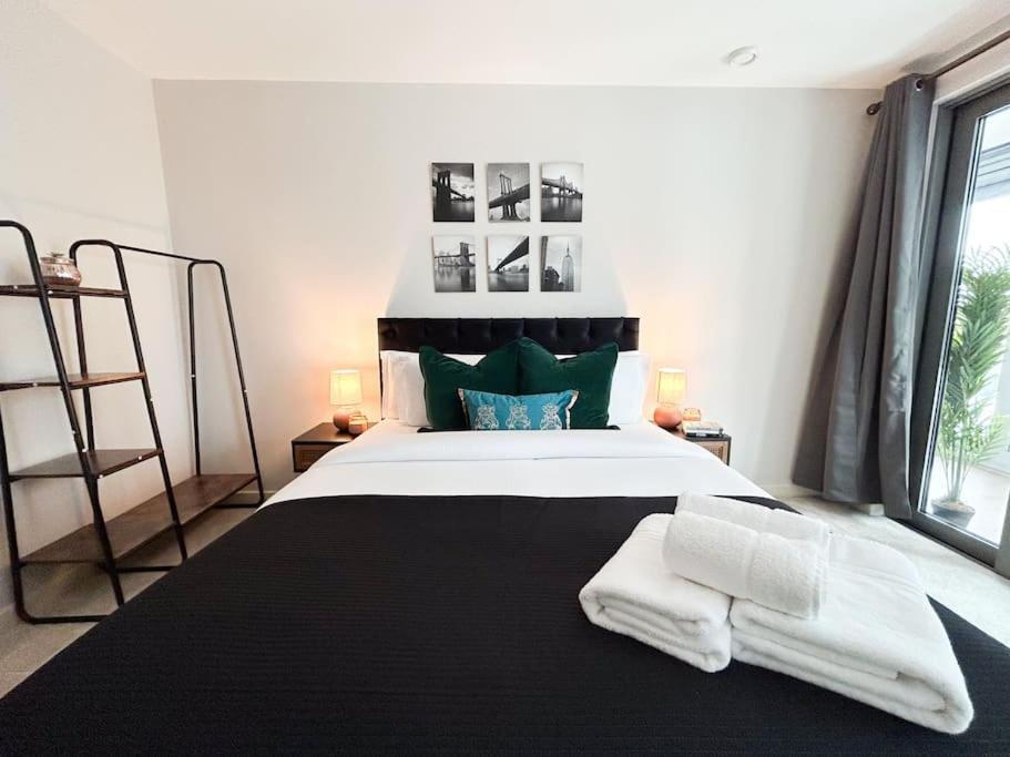 Stylish Urban Sanctuary With Parking Lejlighed London Eksteriør billede