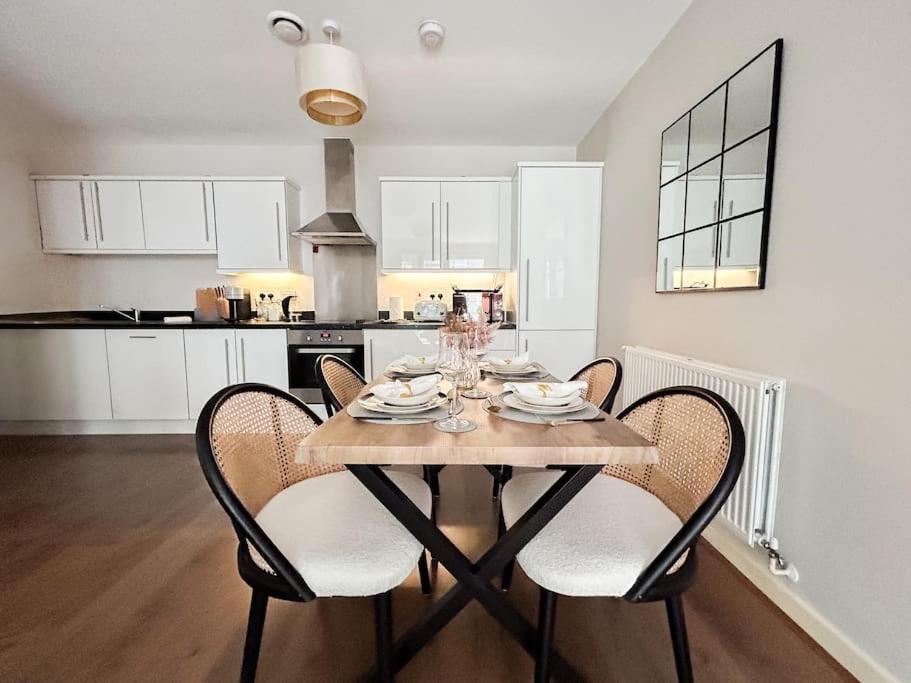 Stylish Urban Sanctuary With Parking Lejlighed London Eksteriør billede