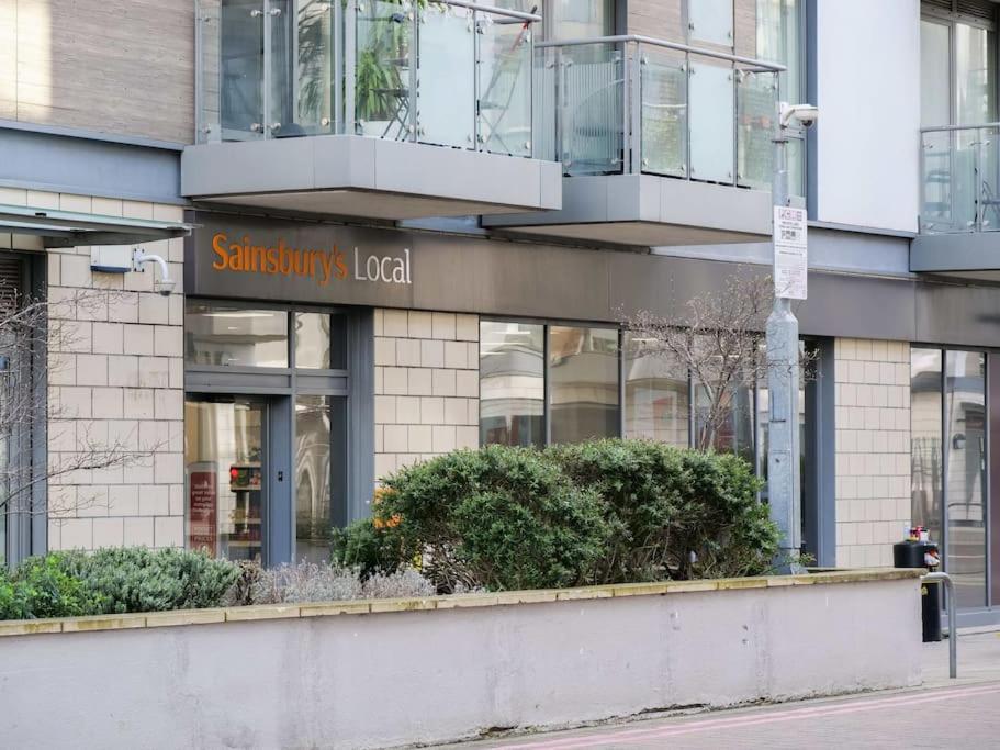 Stylish Urban Sanctuary With Parking Lejlighed London Eksteriør billede