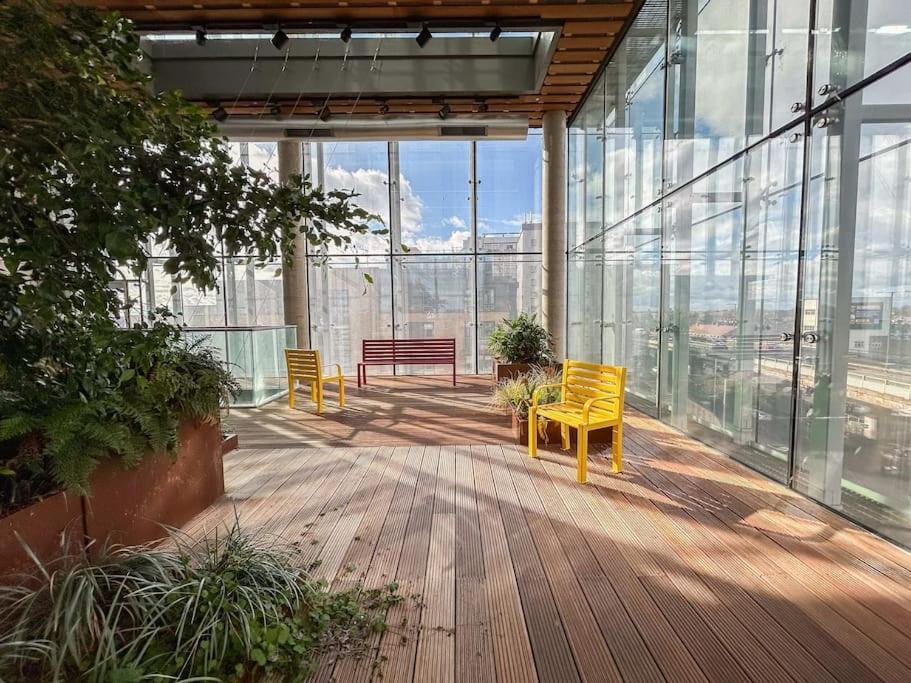 Stylish Urban Sanctuary With Parking Lejlighed London Eksteriør billede