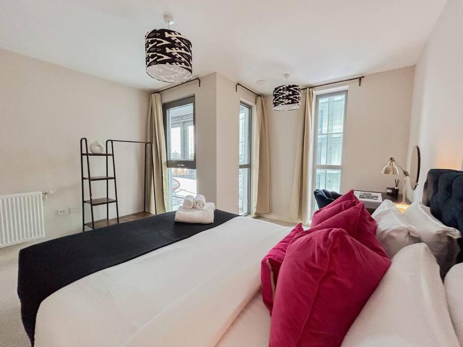 Stylish Urban Sanctuary With Parking Lejlighed London Eksteriør billede